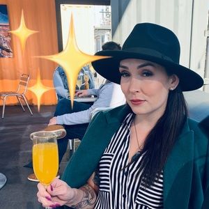 Meet your Posher, Becca